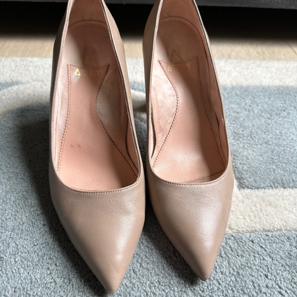 Ally Nude Leather Pumps